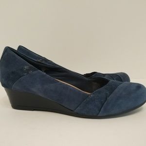 Earth spiceberey navy blue wedges